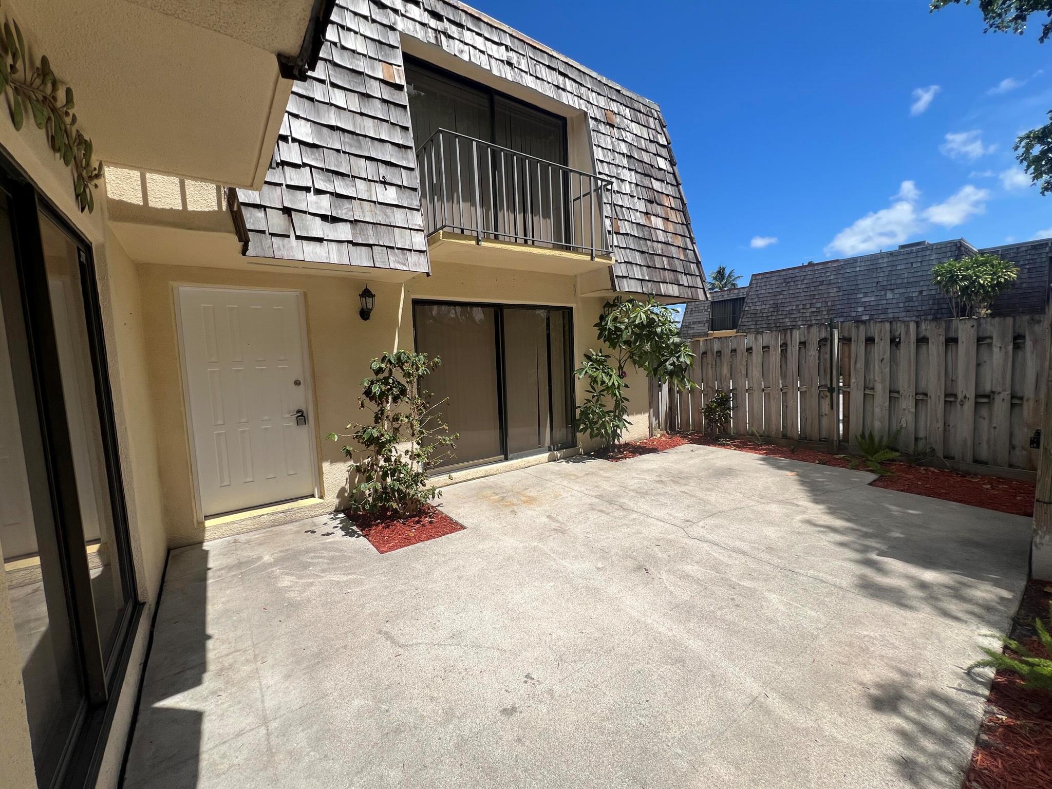 Homes for sale in Palm Springs, FL | 8 Lake Arbor Dr, Palm Springs, FL 33461 | MLS# R11114558