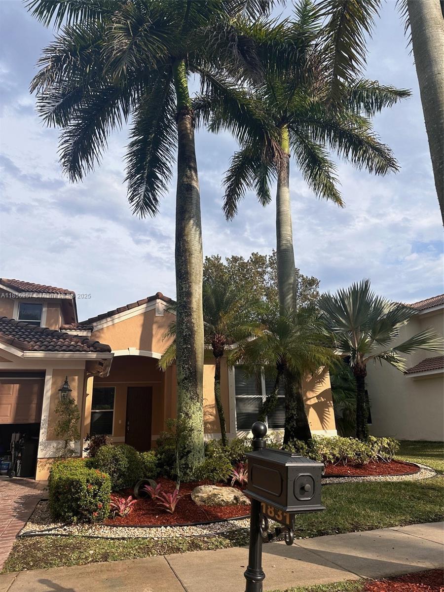 House for Sale in Weston, FL