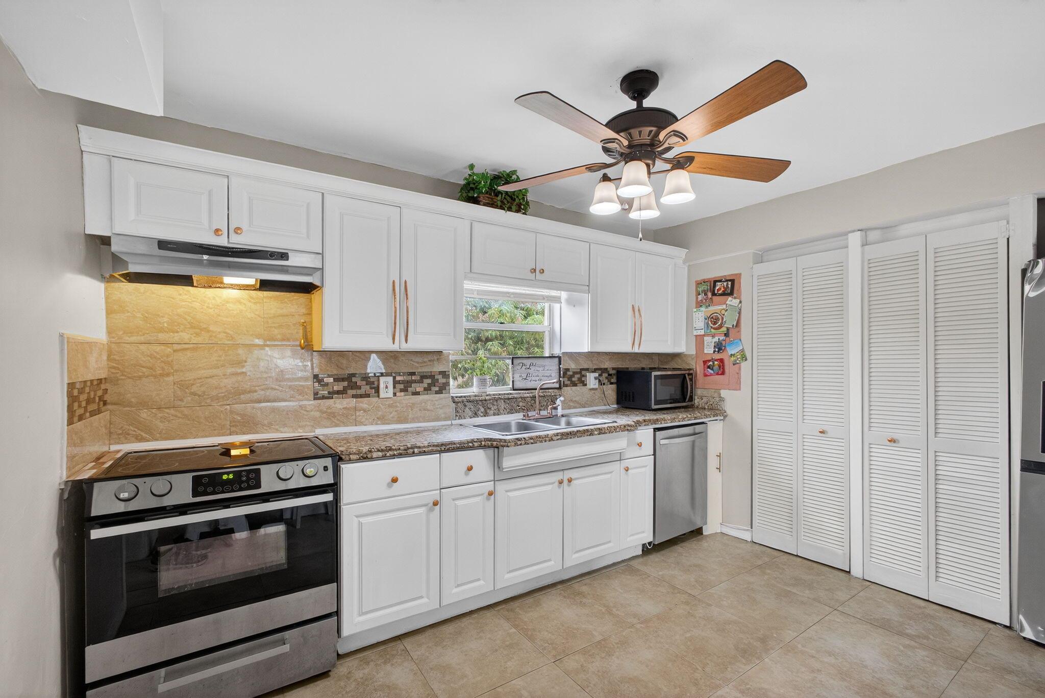 Homes for sale in Riviera Beach, FL | 1136 W 7Th Street, Riviera Beach, FL 33404 | MLS# R11114597