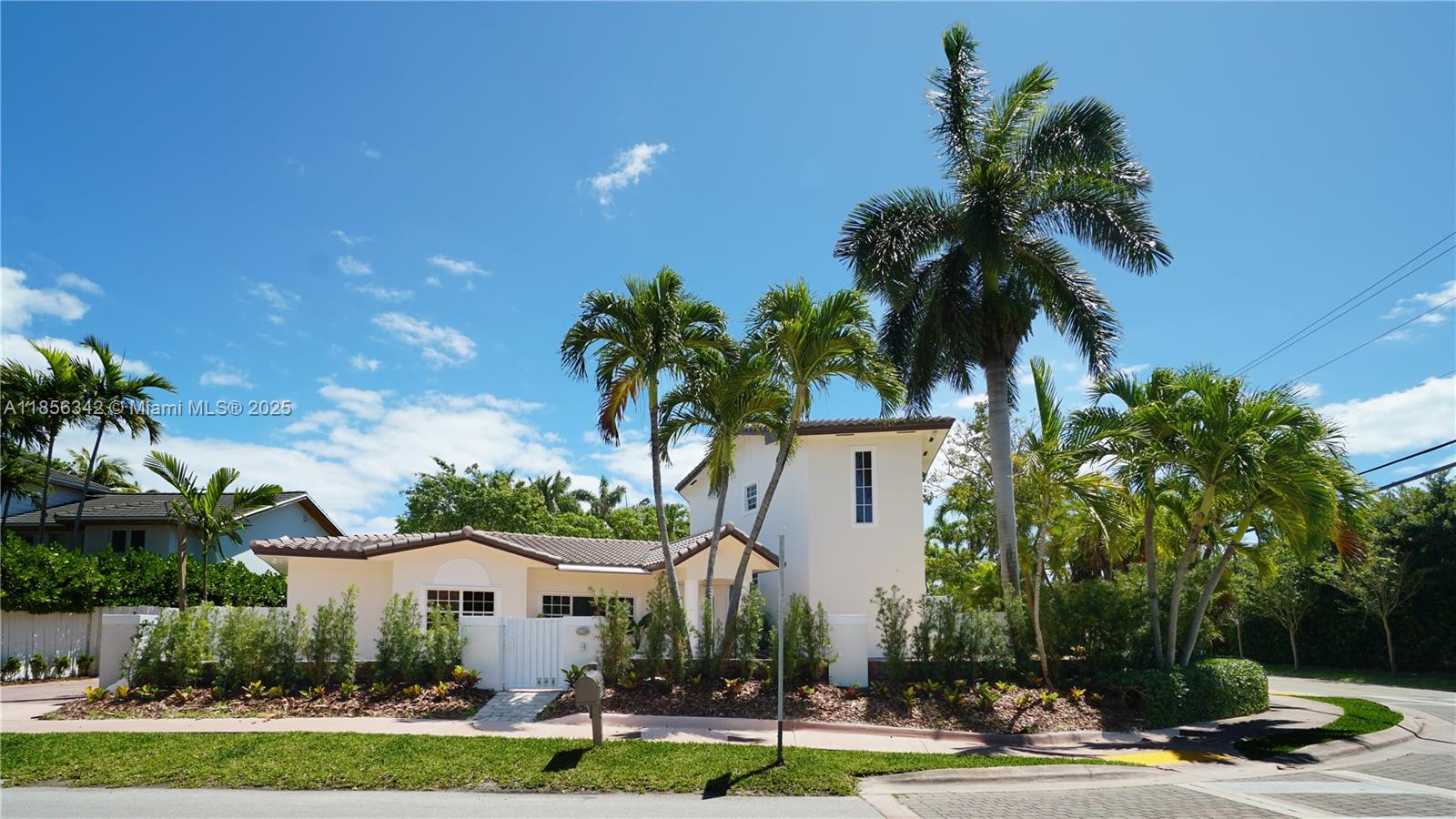 691 Ridgewood Rd Key Biscayne, FL 33149