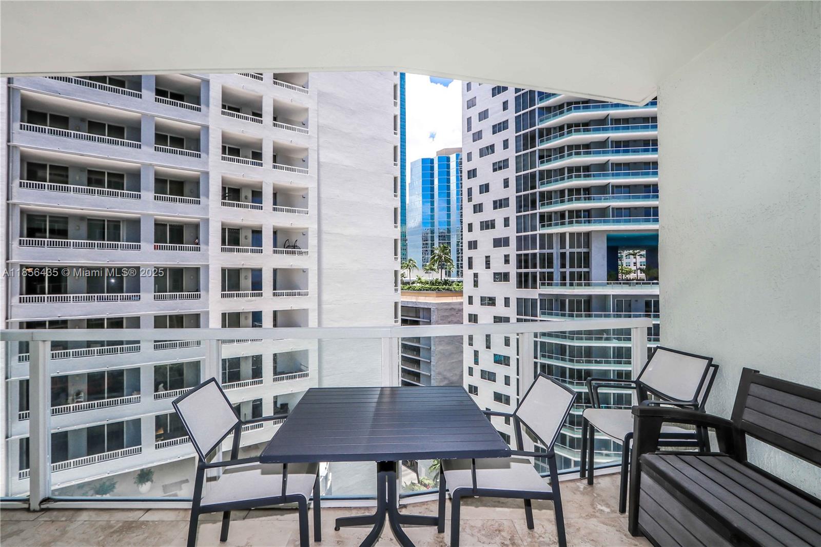 218 SE 14th St #1406, Miami FL 33131