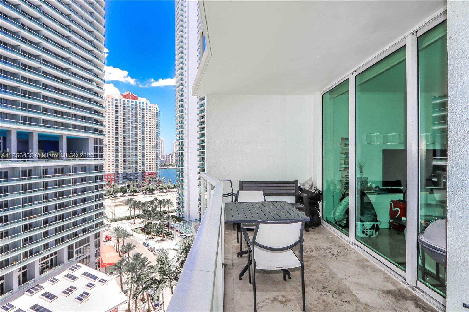 218 SE 14th St #1406, Miami FL 33131