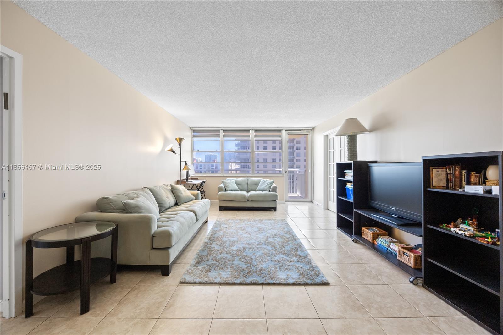 Winston Towers 200