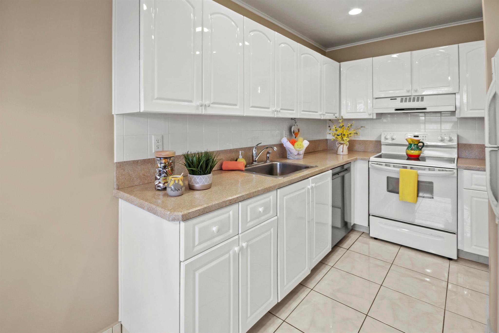 Homes for sale in Delray Beach, FL | 1421 Nw 20Th Avenue #204, Delray Beach, FL 33445 | MLS# R11114671