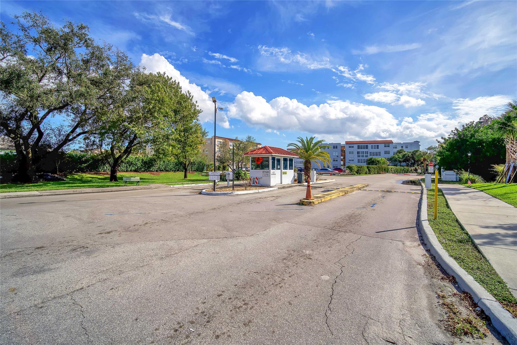 Somerset At Lauderdale La