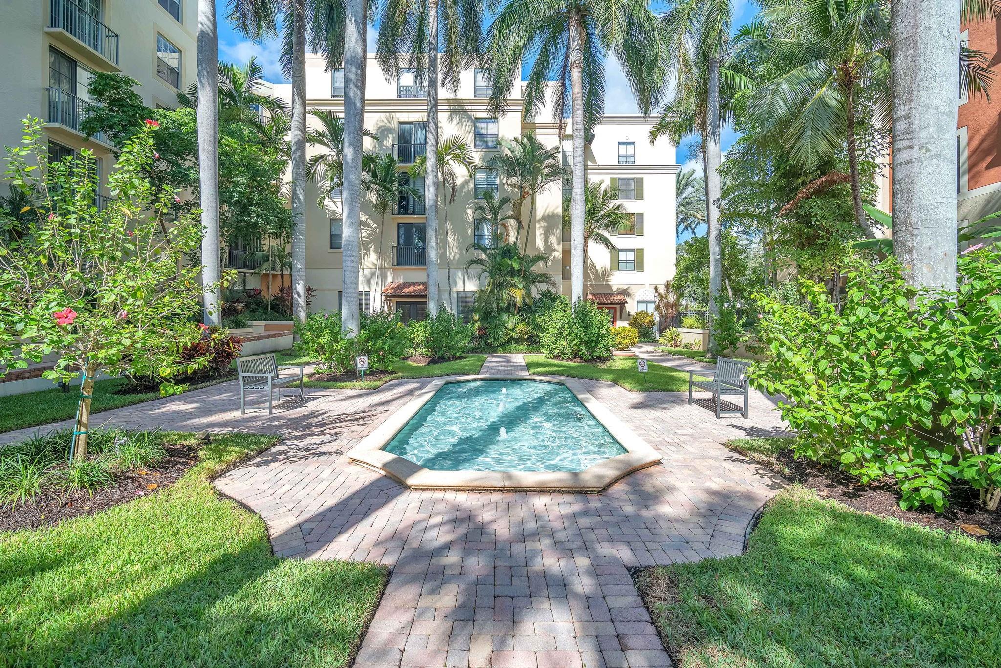 Courtyards In Cityplace Condo