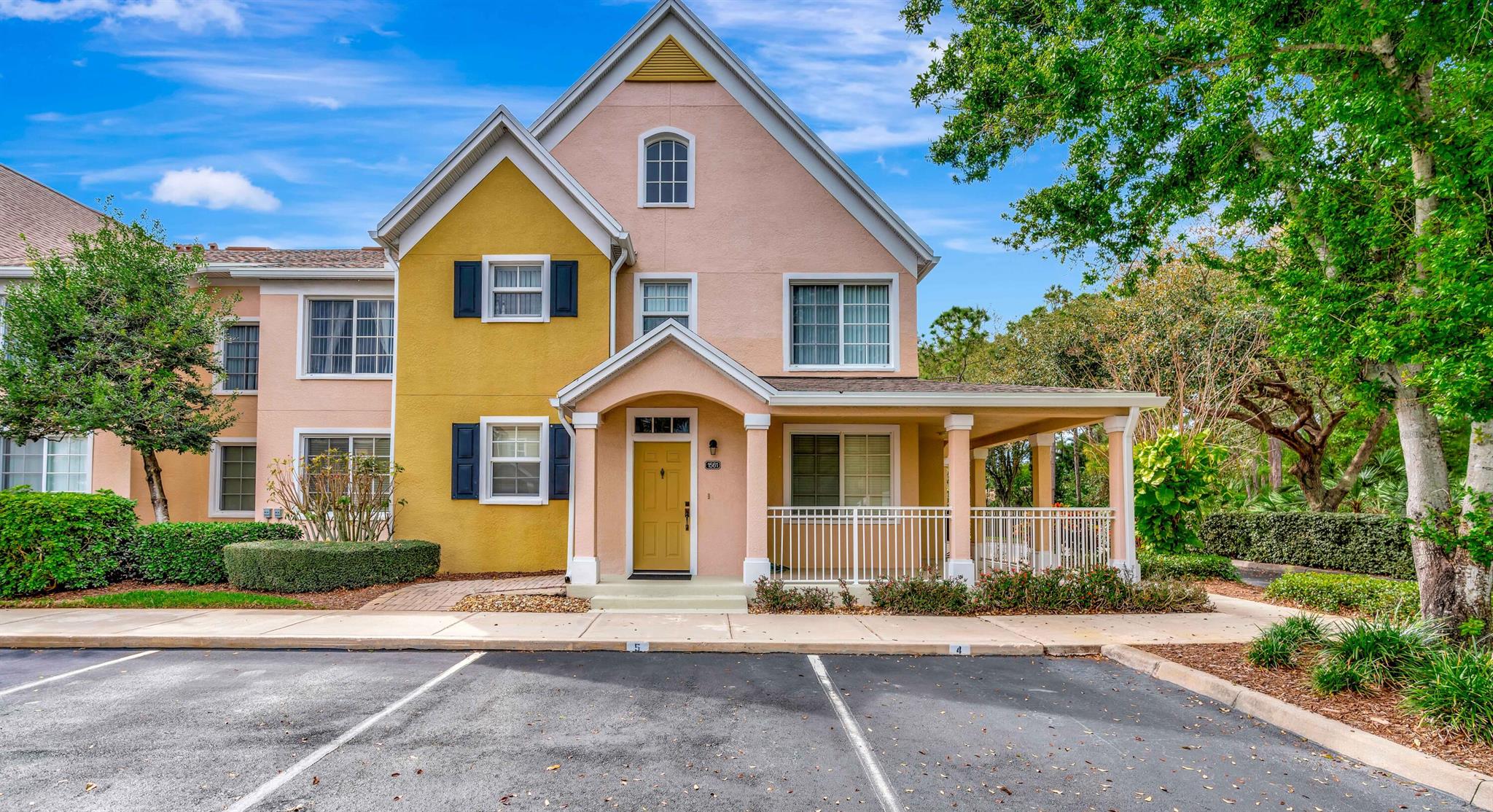 Courtyards At Willoughby
