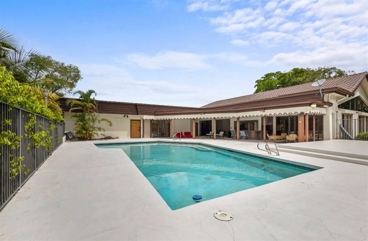 Homes for sale in Tamarac, FL | 5304 Woodlands Blvd, Tamarac, FL 33319 | MLS# F10519960