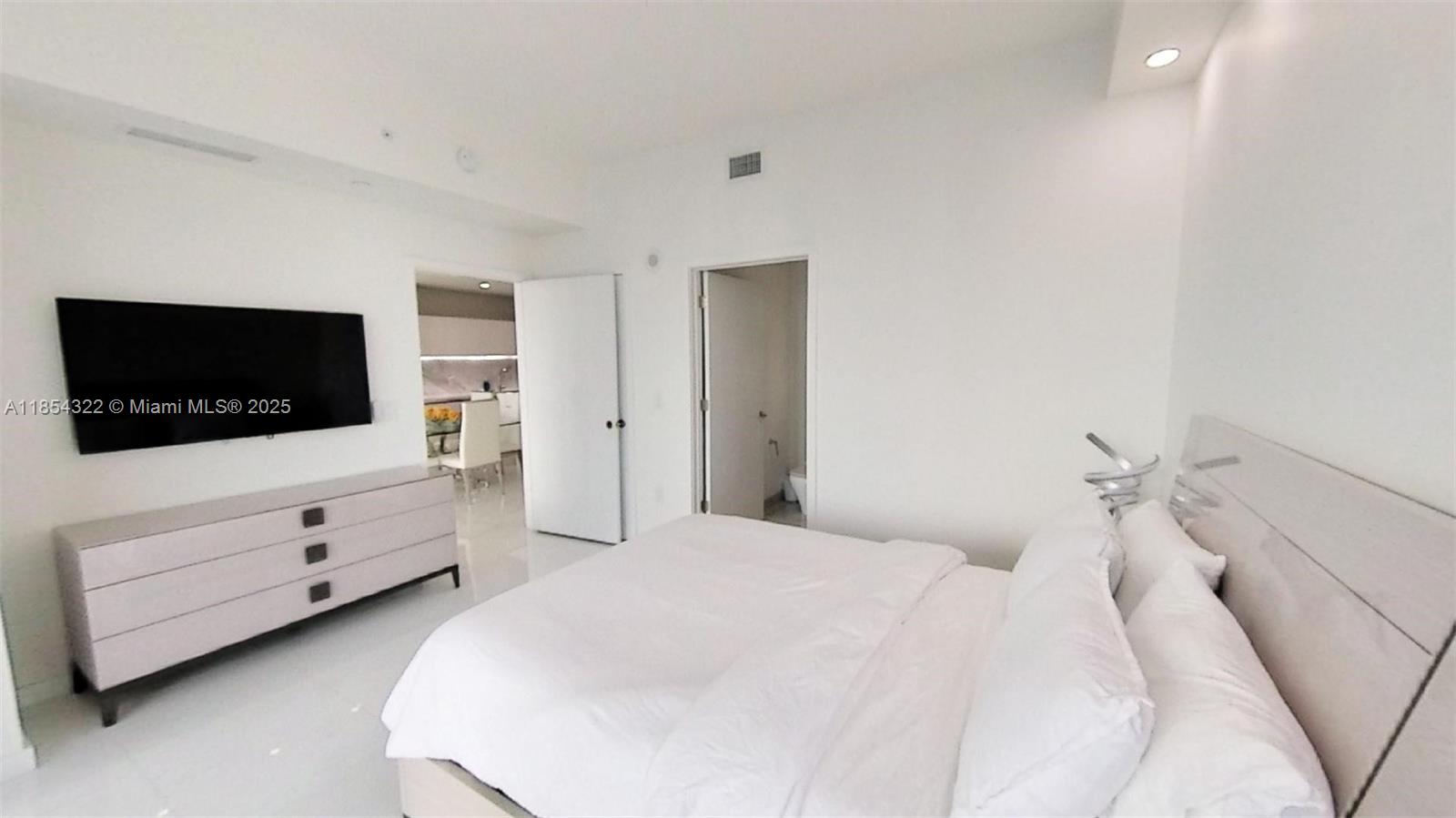 851 NE 1st #2712, Miami FL 33132