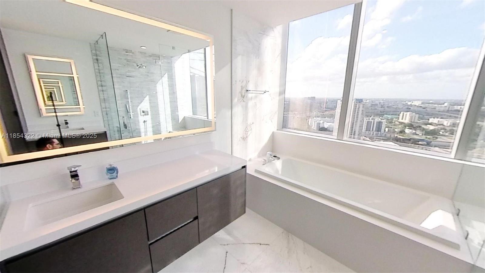851 NE 1st #2712, Miami FL 33132
