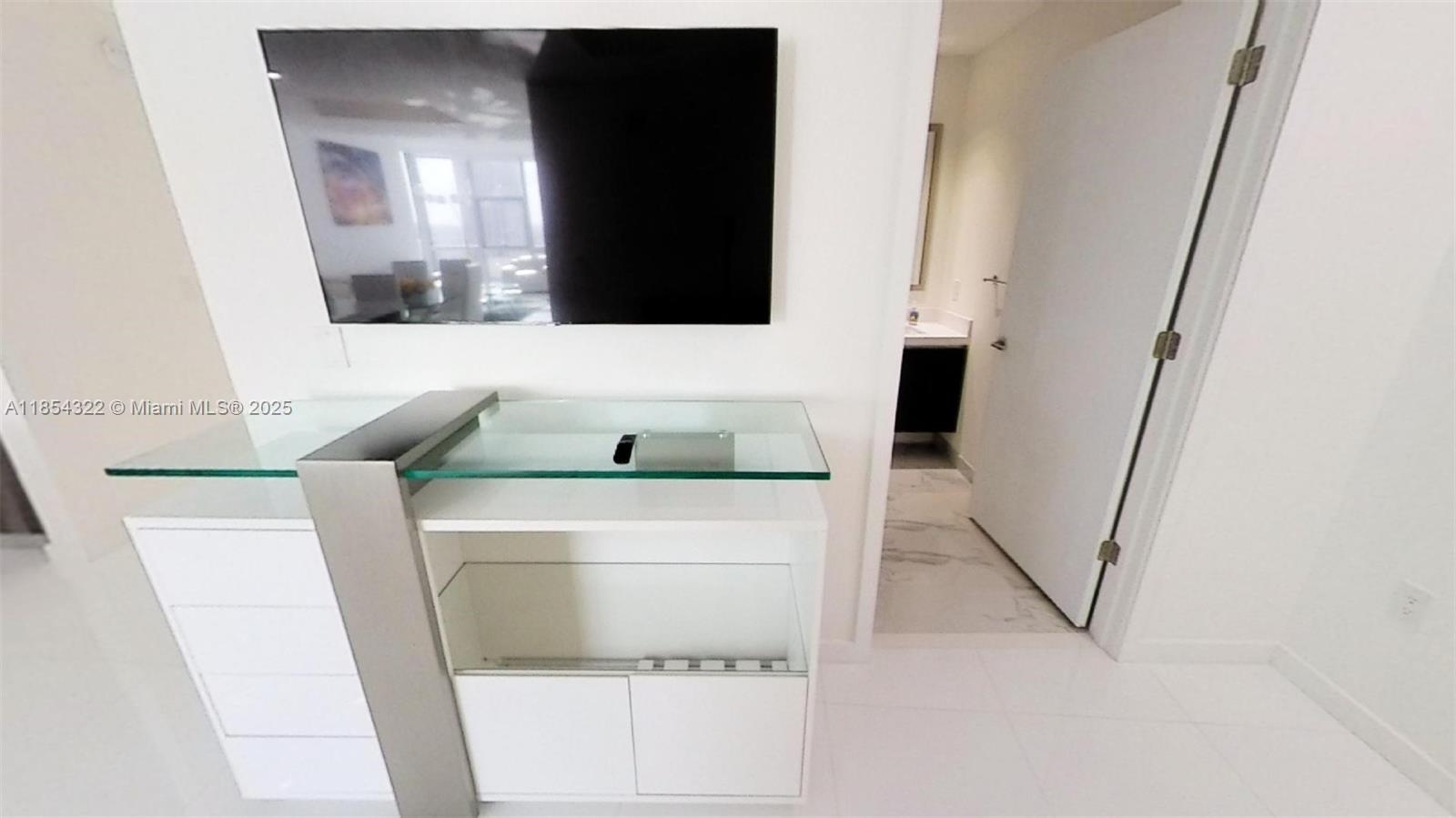 851 NE 1st #2712, Miami FL 33132