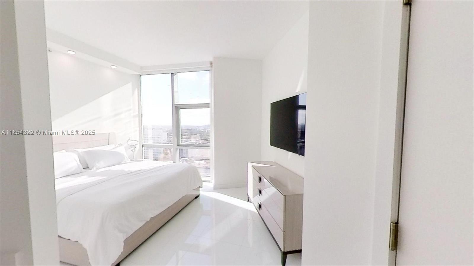 851 NE 1st #2712, Miami FL 33132