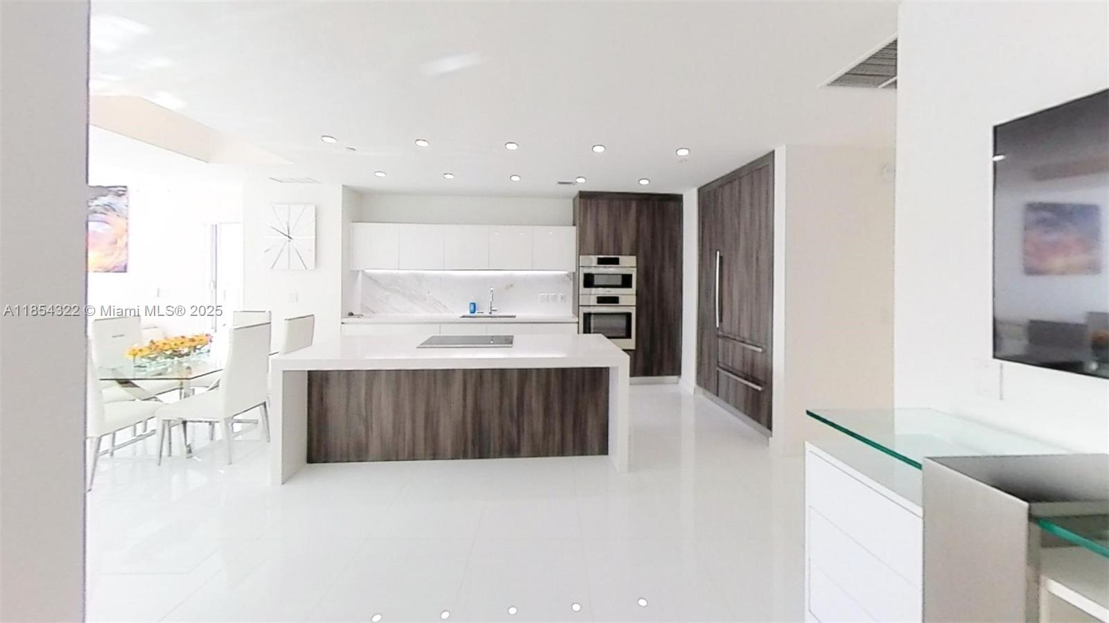 851 NE 1st #2712, Miami FL 33132
