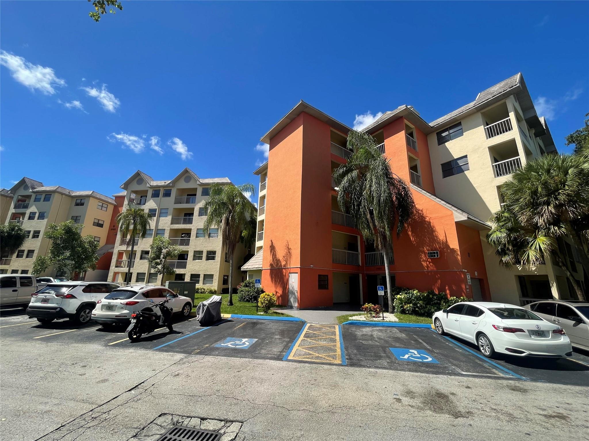 Doral Las Vistas Condominium