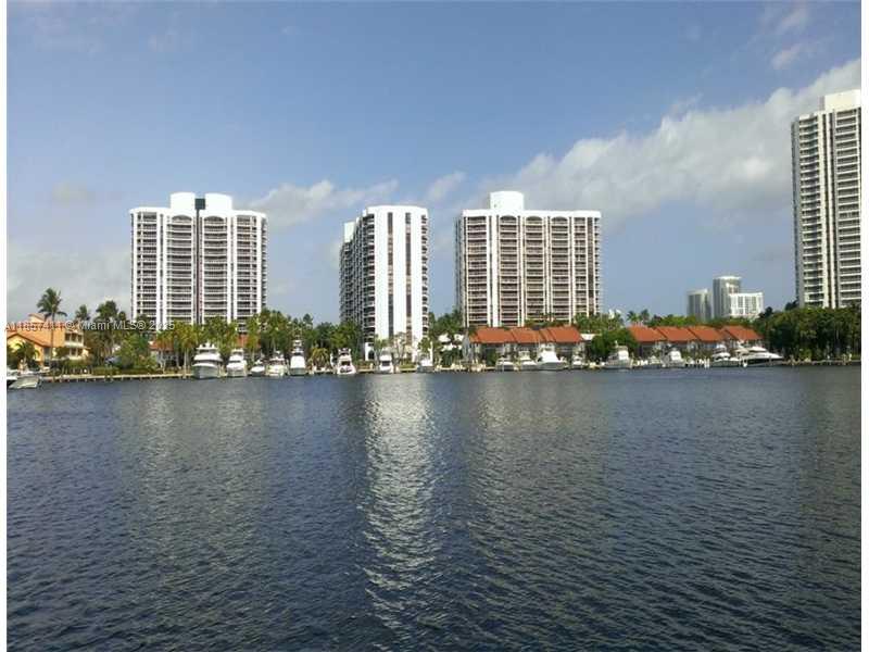Harbor Tws At The Waterway