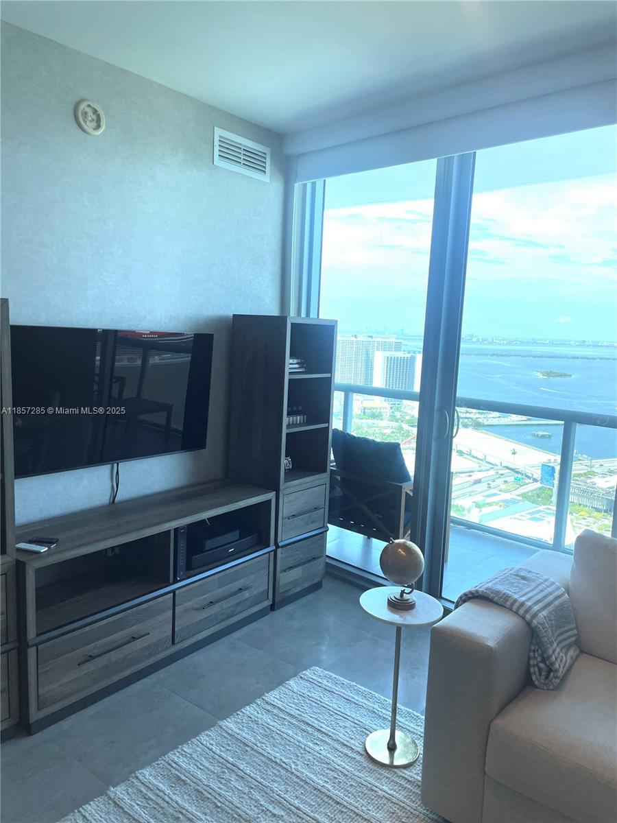 888 Biscayne Blvd #4310, Miami FL 33132