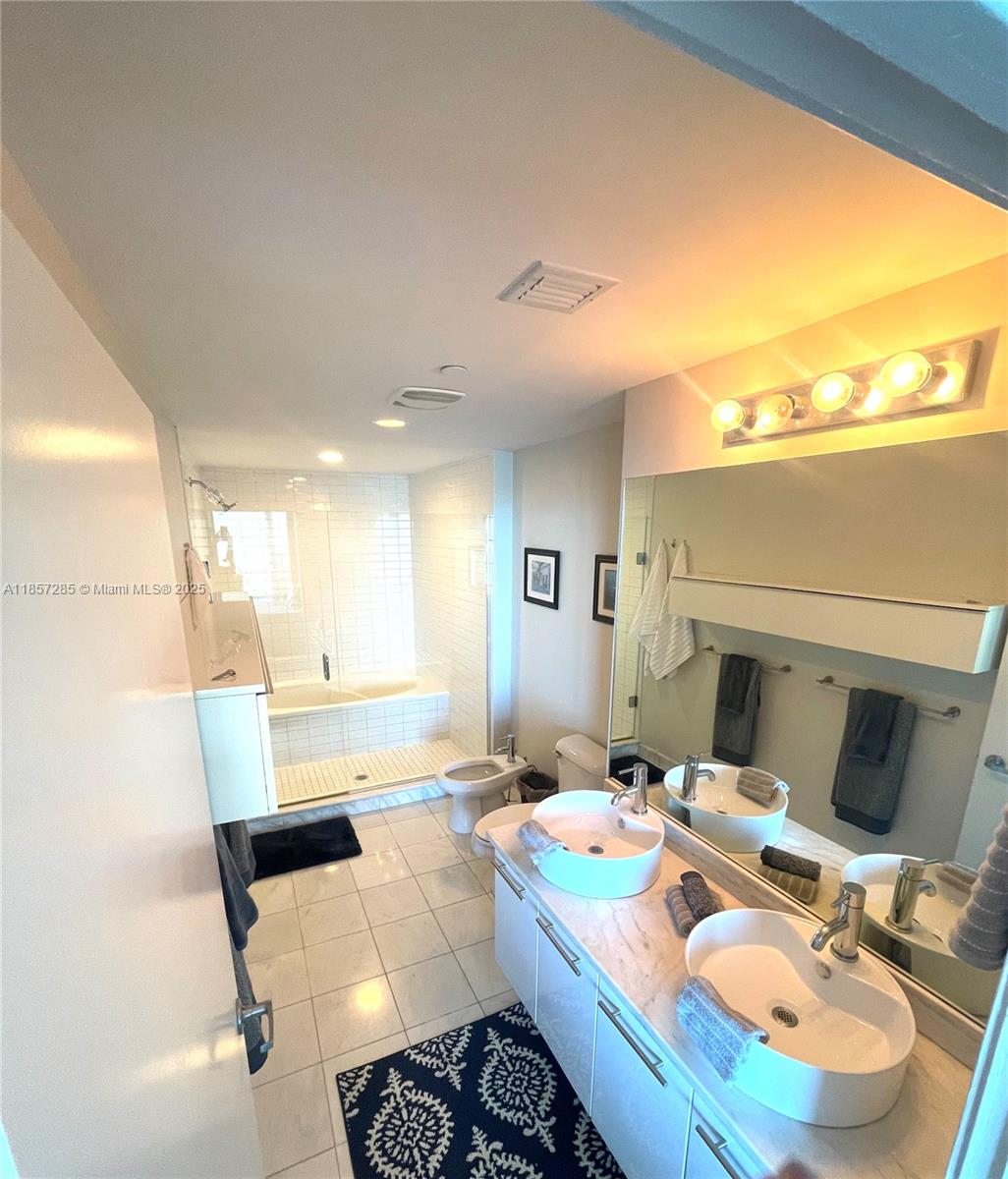 888 Biscayne Blvd #4310, Miami FL 33132