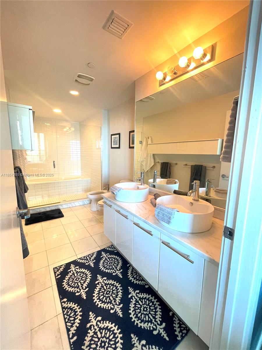 888 Biscayne Blvd #4310, Miami FL 33132