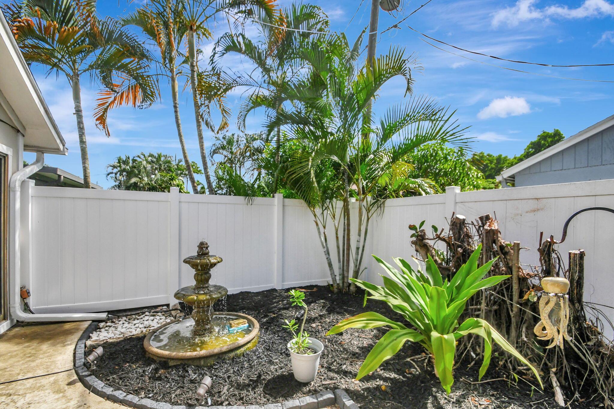 Homes for sale in Lantana, FL | 6041 Lace Wood Circle, Lantana, FL 33462 | MLS# R11115165