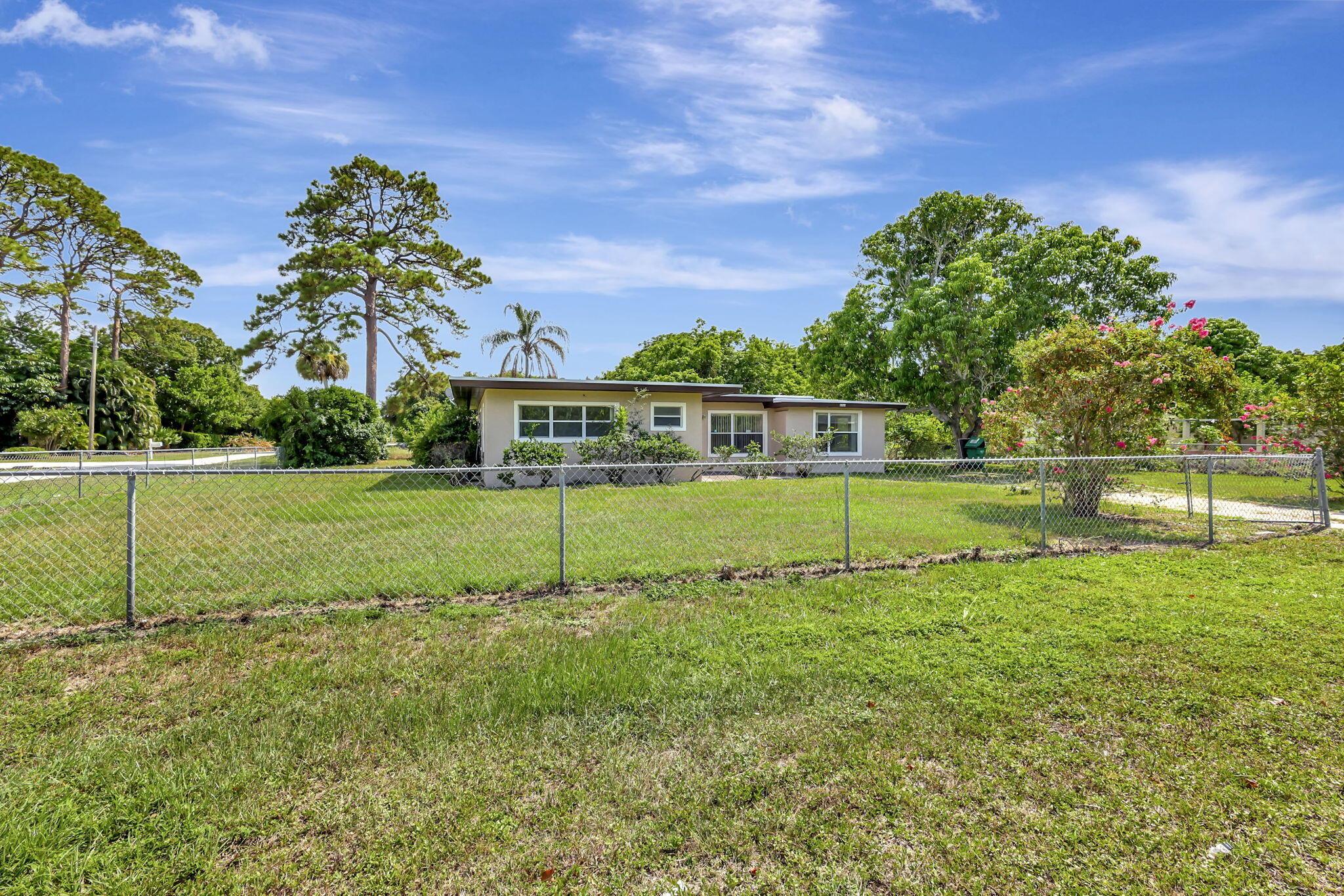 Homes for sale in Fort Pierce, FL | 3701 S Avenue, Fort Pierce, FL 34947 | MLS# R11115315