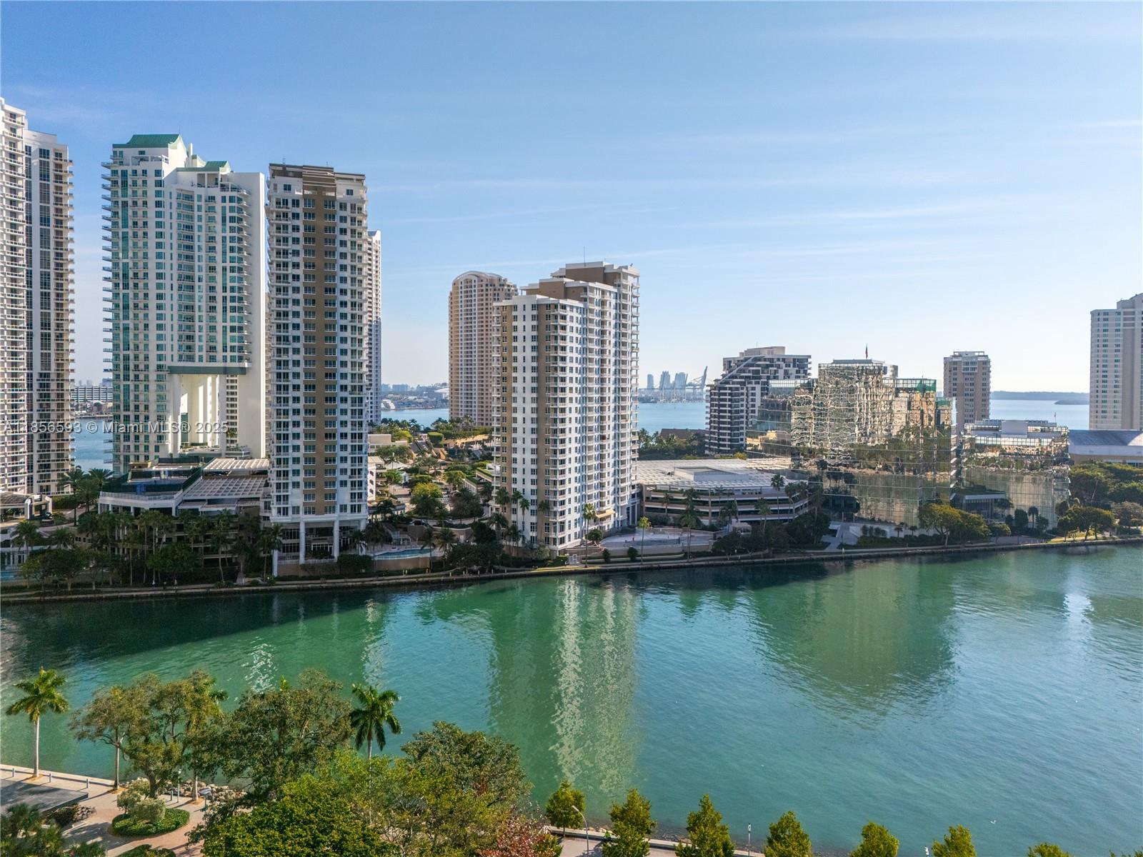 Apartamento à Venda em Miami, FL