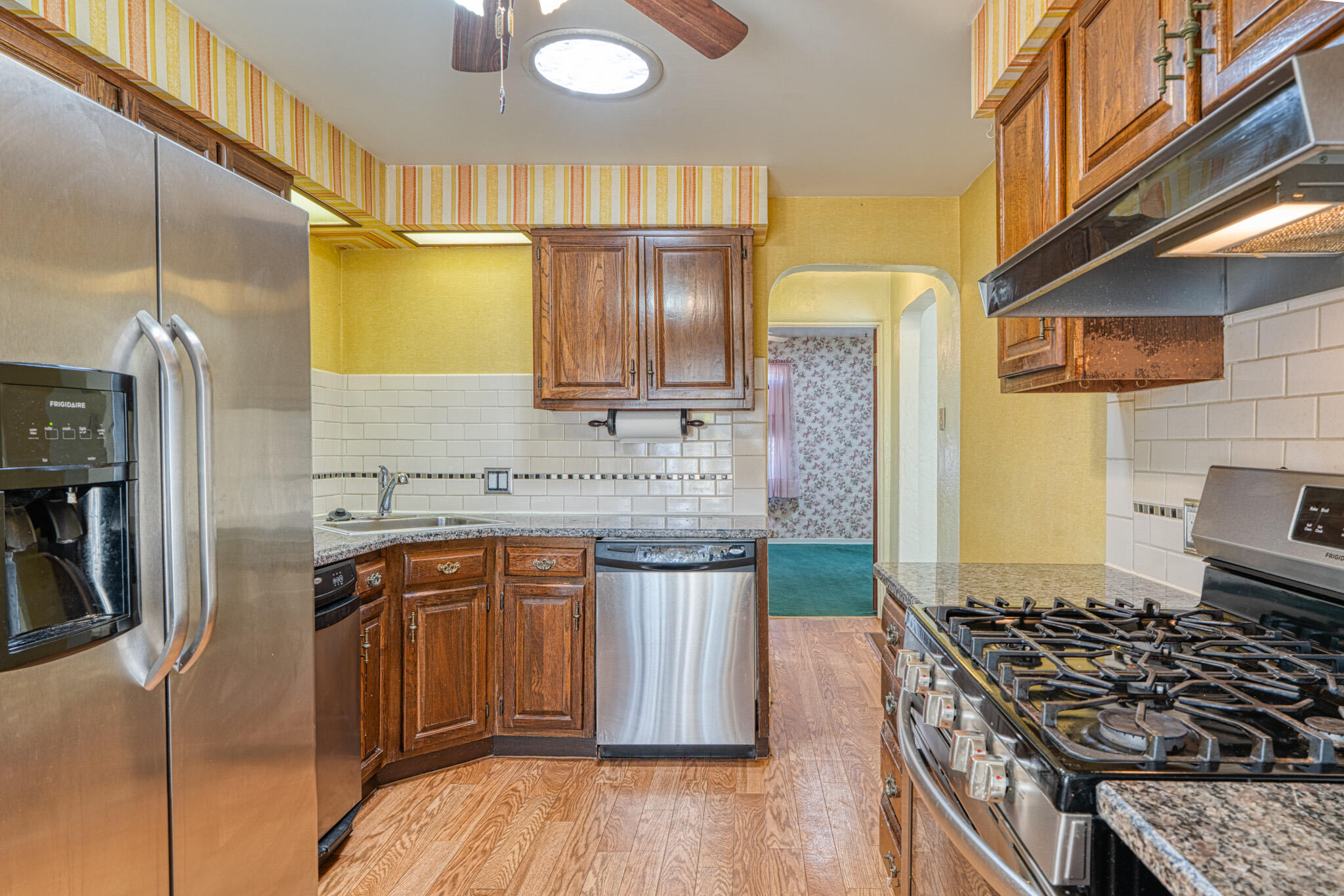 828 SAN CLEMENTE Avenue NW Kitchen