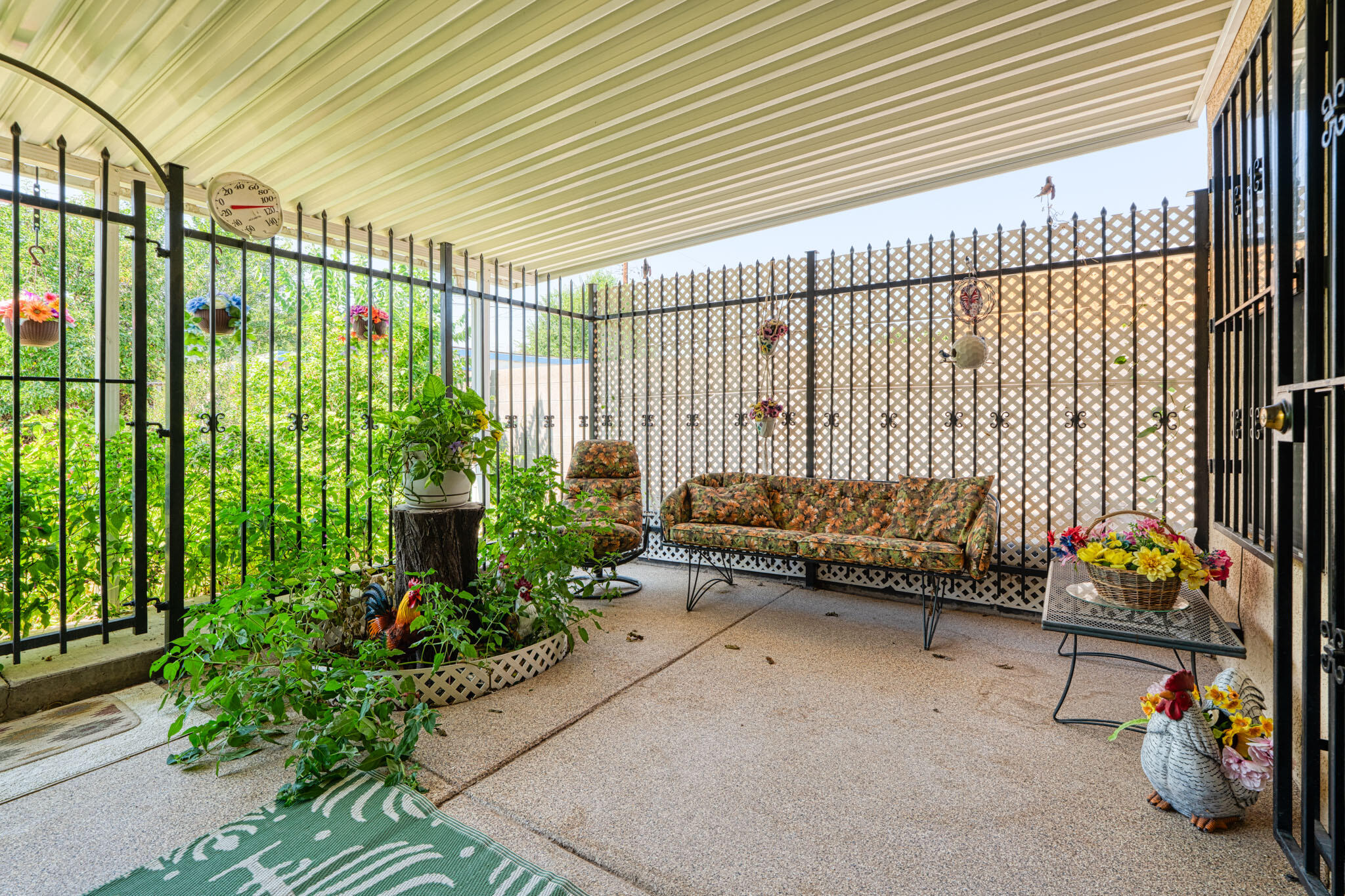 828 SAN CLEMENTE Avenue NW Patio