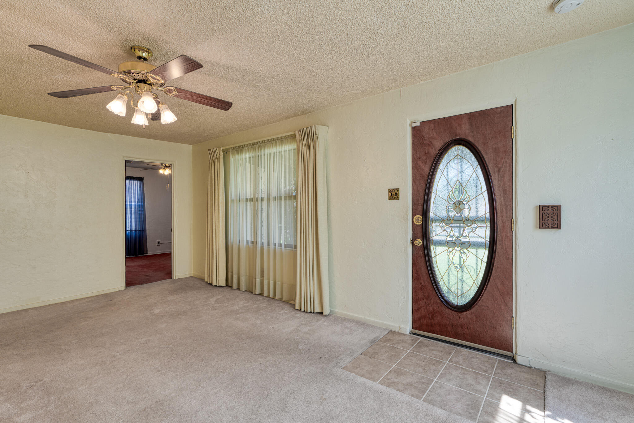 828 SAN CLEMENTE Avenue NW Living Room