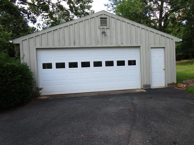 37 Oak Grove Ln