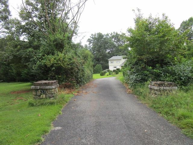 37 Oak Grove Ln