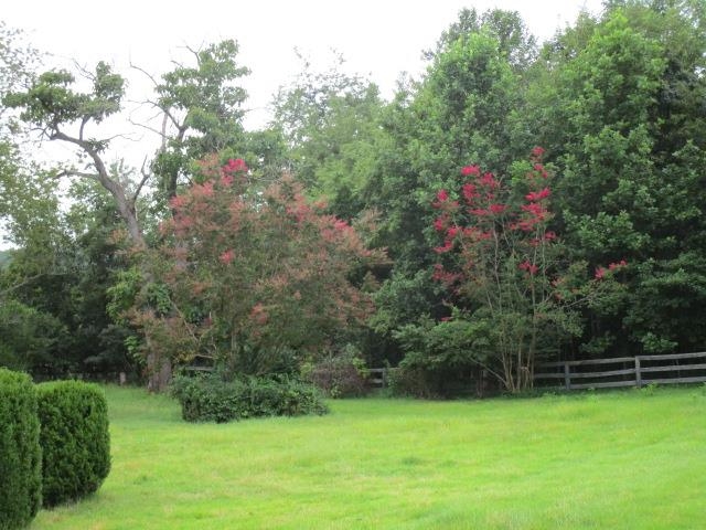 37 Oak Grove Ln