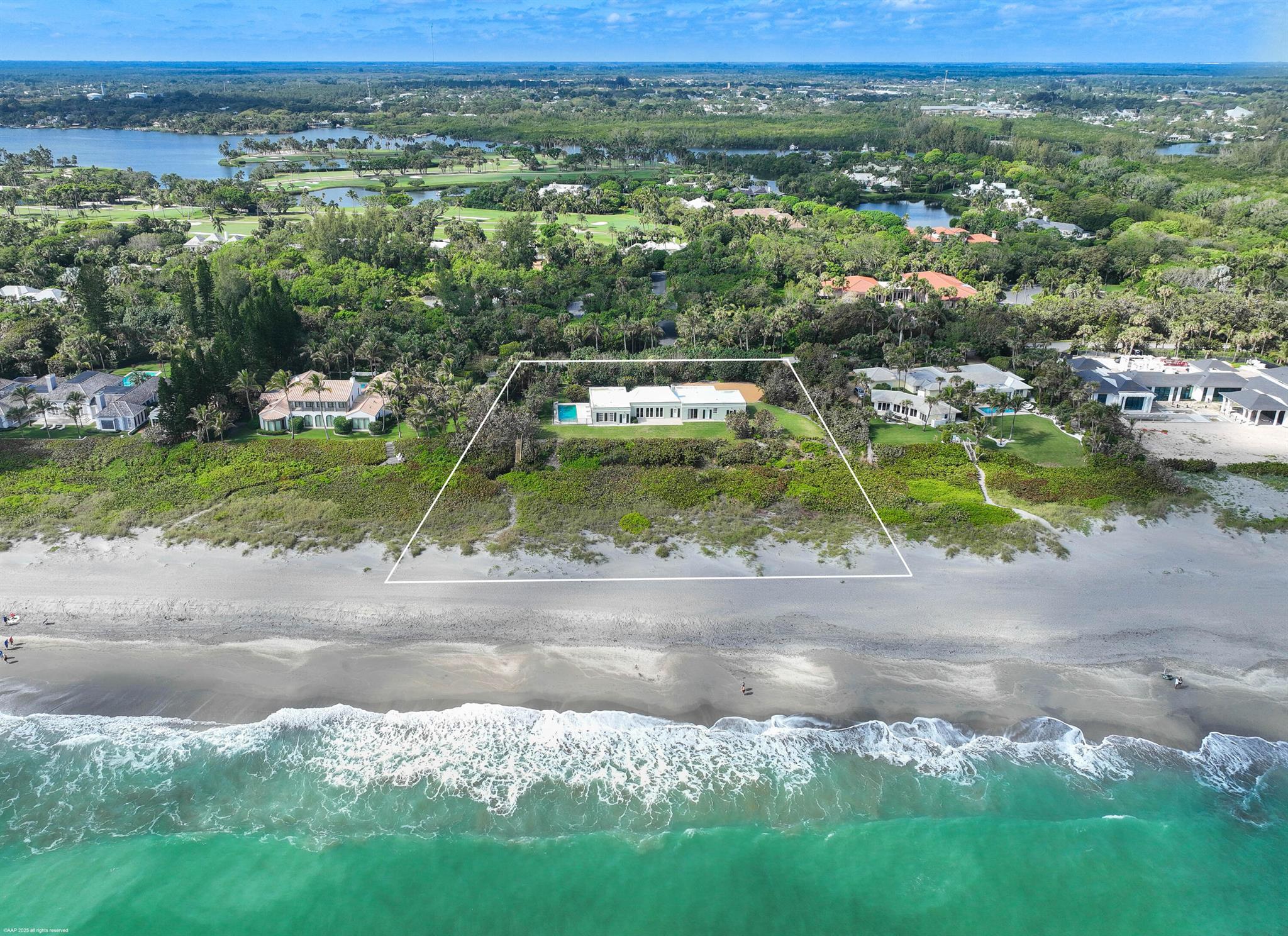 Homes for sale in Jupiter Island, FL | 15 S Beach Road, Jupiter Island, FL 33455 | MLS# R11115348