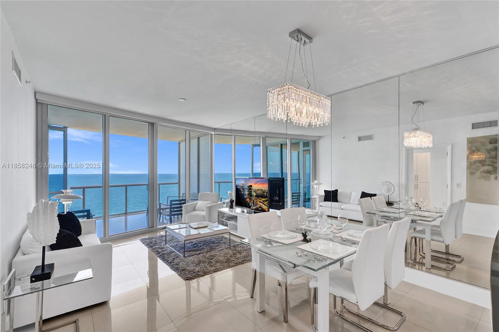 Apartamento à Venda em Sunny Isles Beach, FL