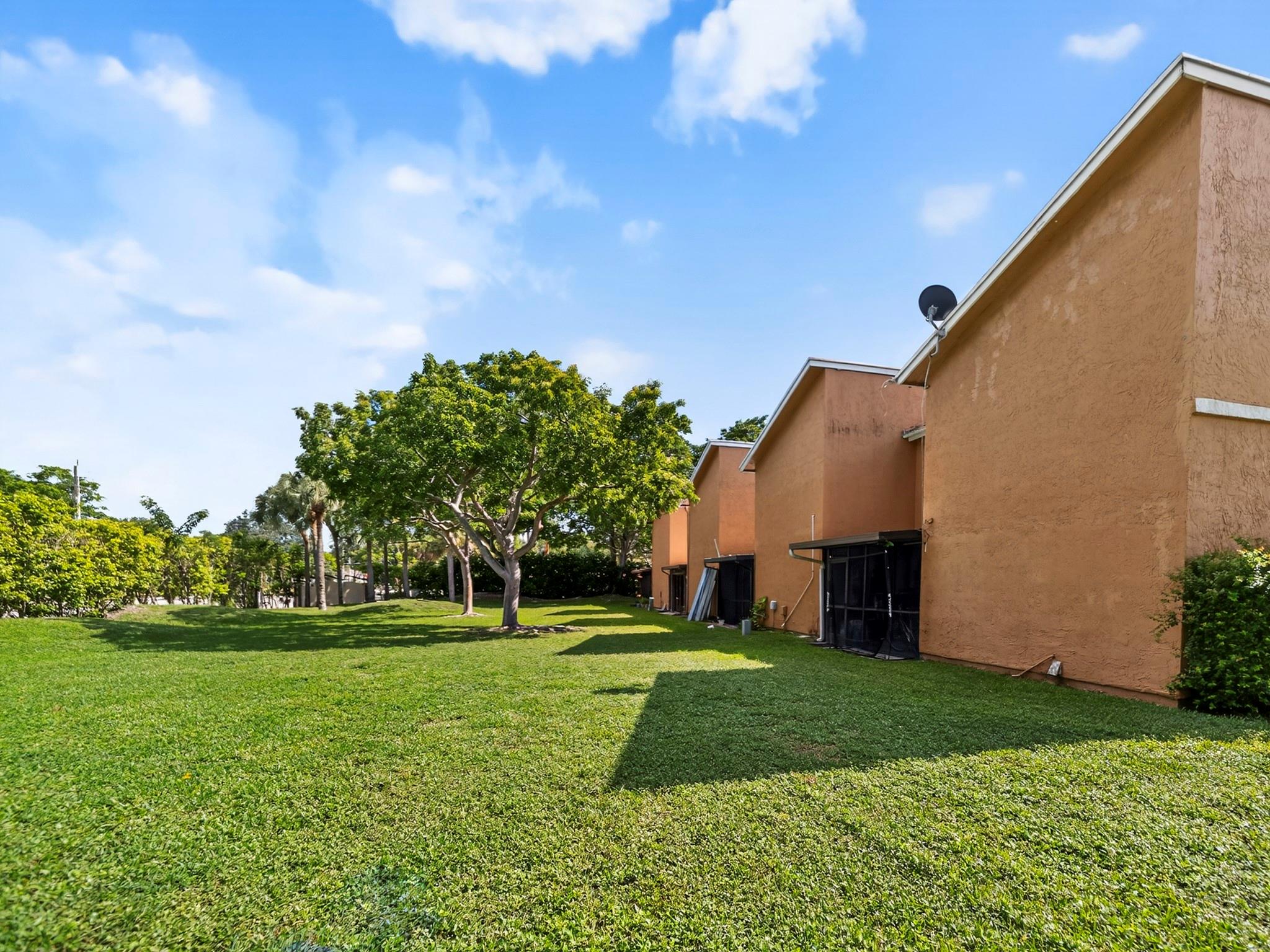 Homes for sale in Tamarac, FL | 8009 Nw 71st Ct, Tamarac, FL 33321 | MLS# F10517999