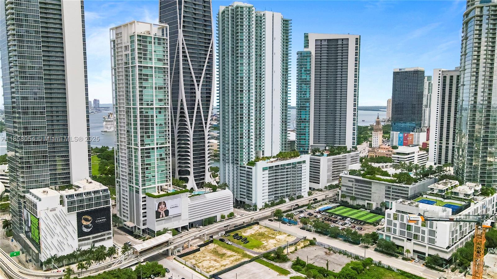 900 Biscayne Blvd #5102, Miami FL 33132
