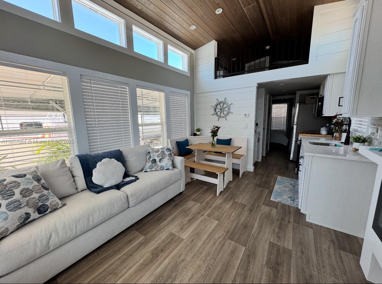 Homes for sale in Key Largo, FL | 325 Calusa St 302, Key Largo, FL 33037 | MLS# A11857684