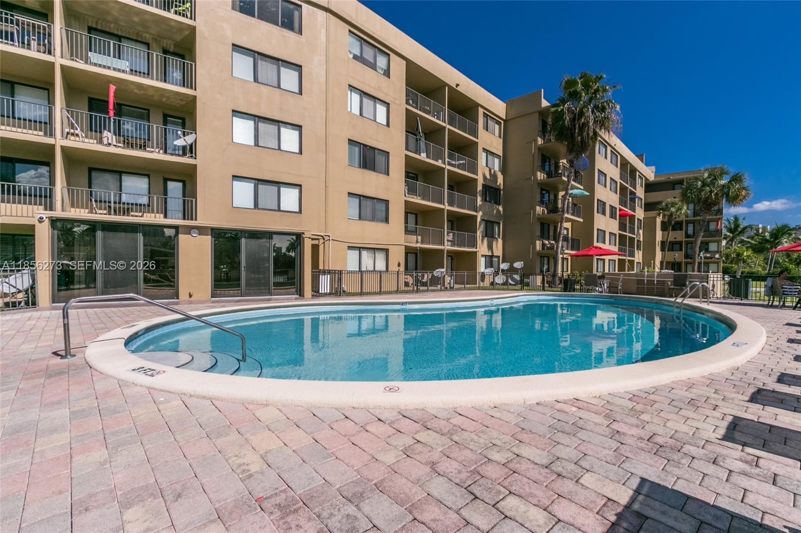 Yacht Club Condo (The)