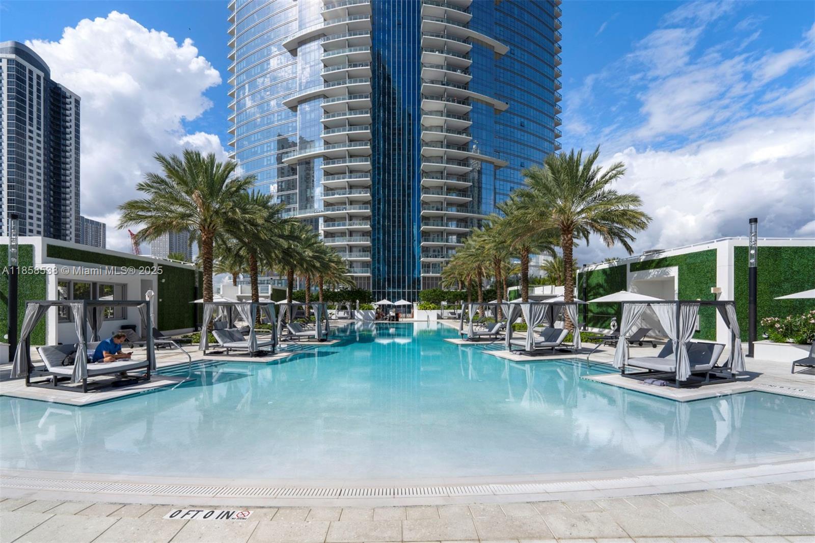 851 NE 1st Ave #3011, Miami FL 33132