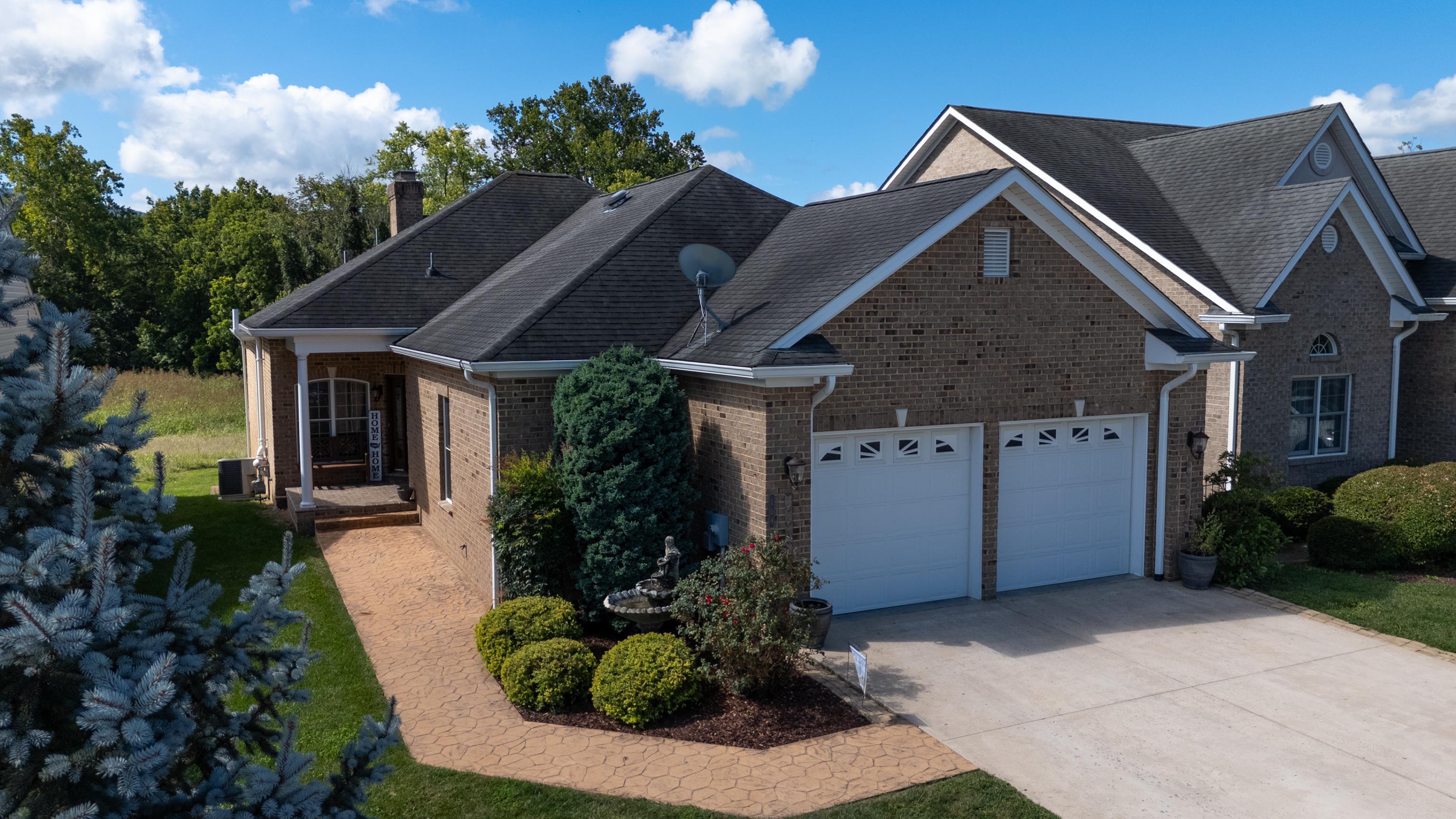 104 COURTYARD TER exterior