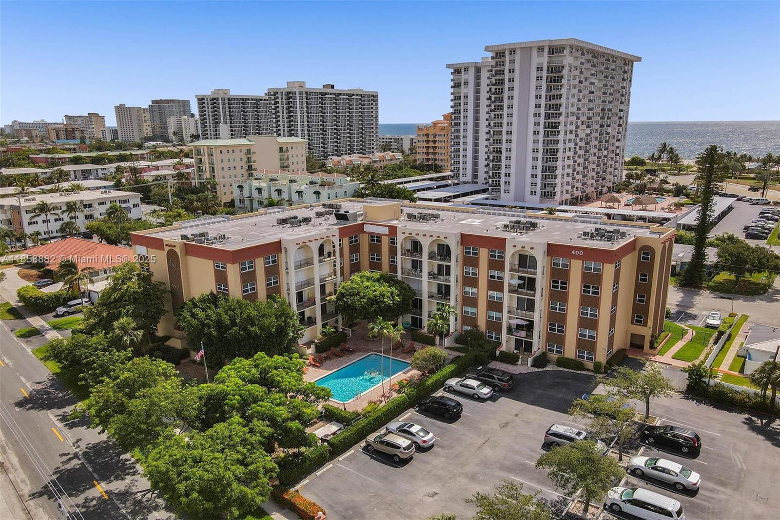 Lado Del Rio Condo