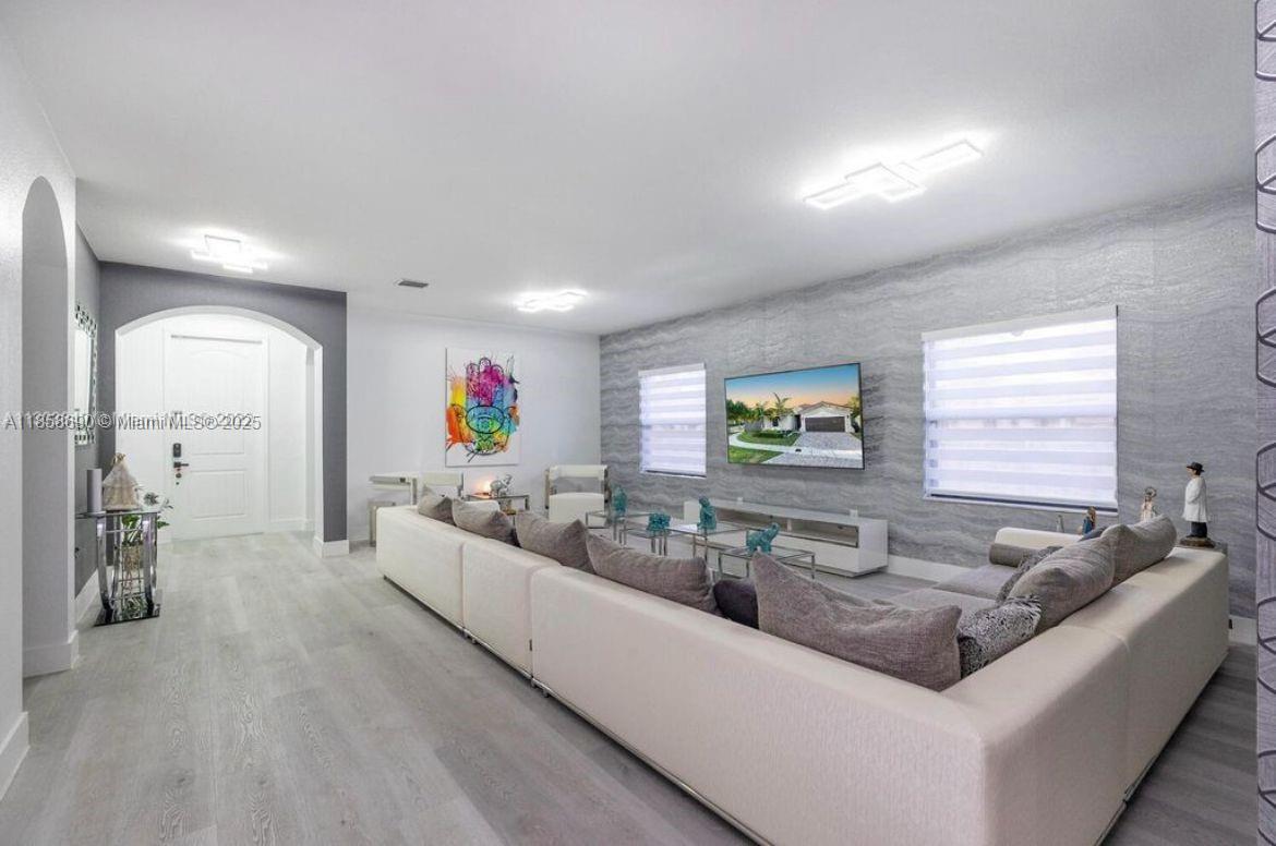 House for Sale in Miami, FL