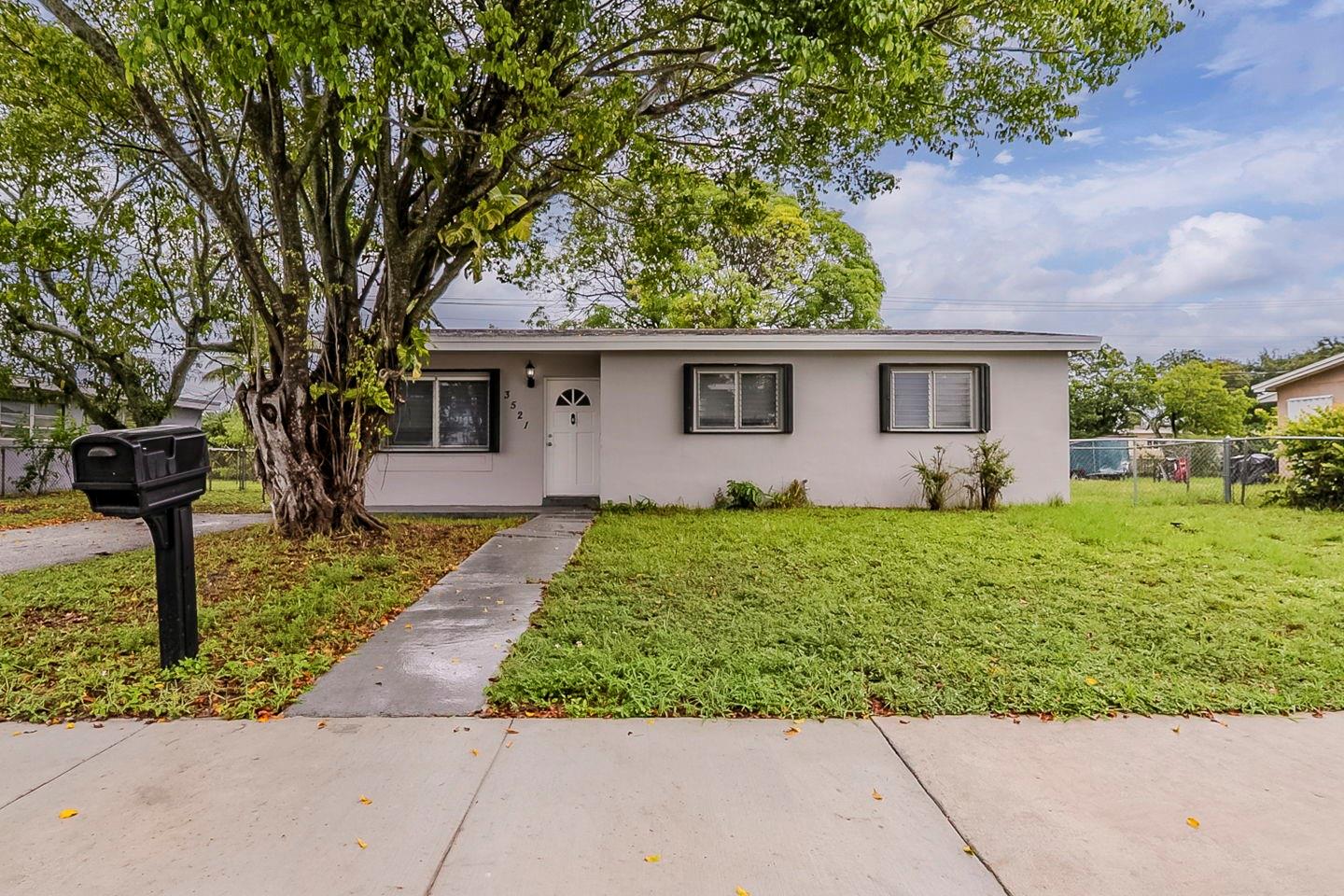 Homes for sale in Miami Gardens, FL | 3521 Nw 208th Ter, Miami Gardens, FL 33056 | MLS# F10520254