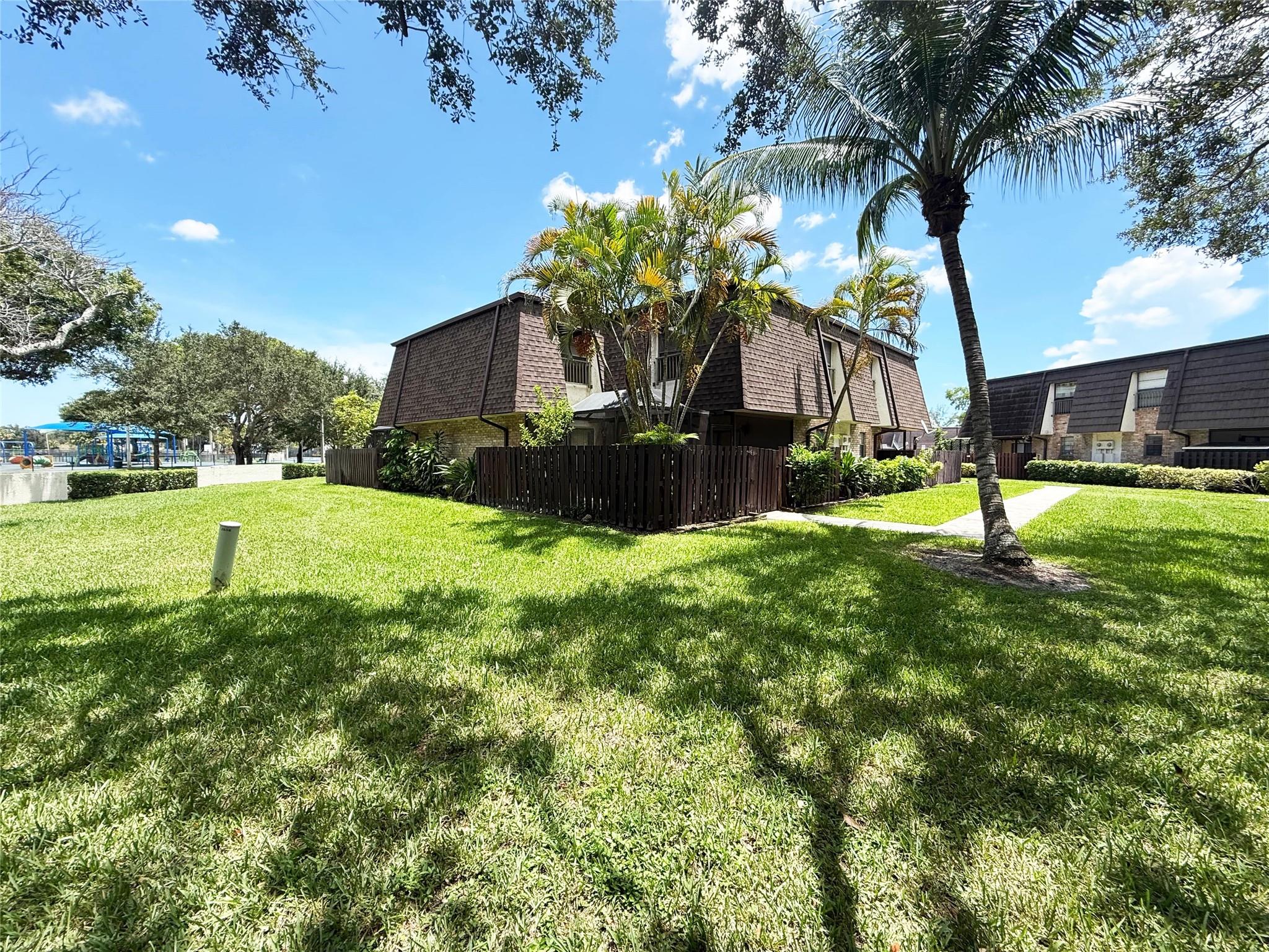 Homes for sale in Coral Springs, FL | 2561 Nw 99th Ave, Coral Springs, FL 33065 | MLS# F10520540