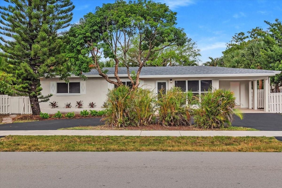 Homes for sale in Oakland Park, FL | 4687 Ne 18Th Ave, Oakland Park, FL 33334 | MLS# F10520573