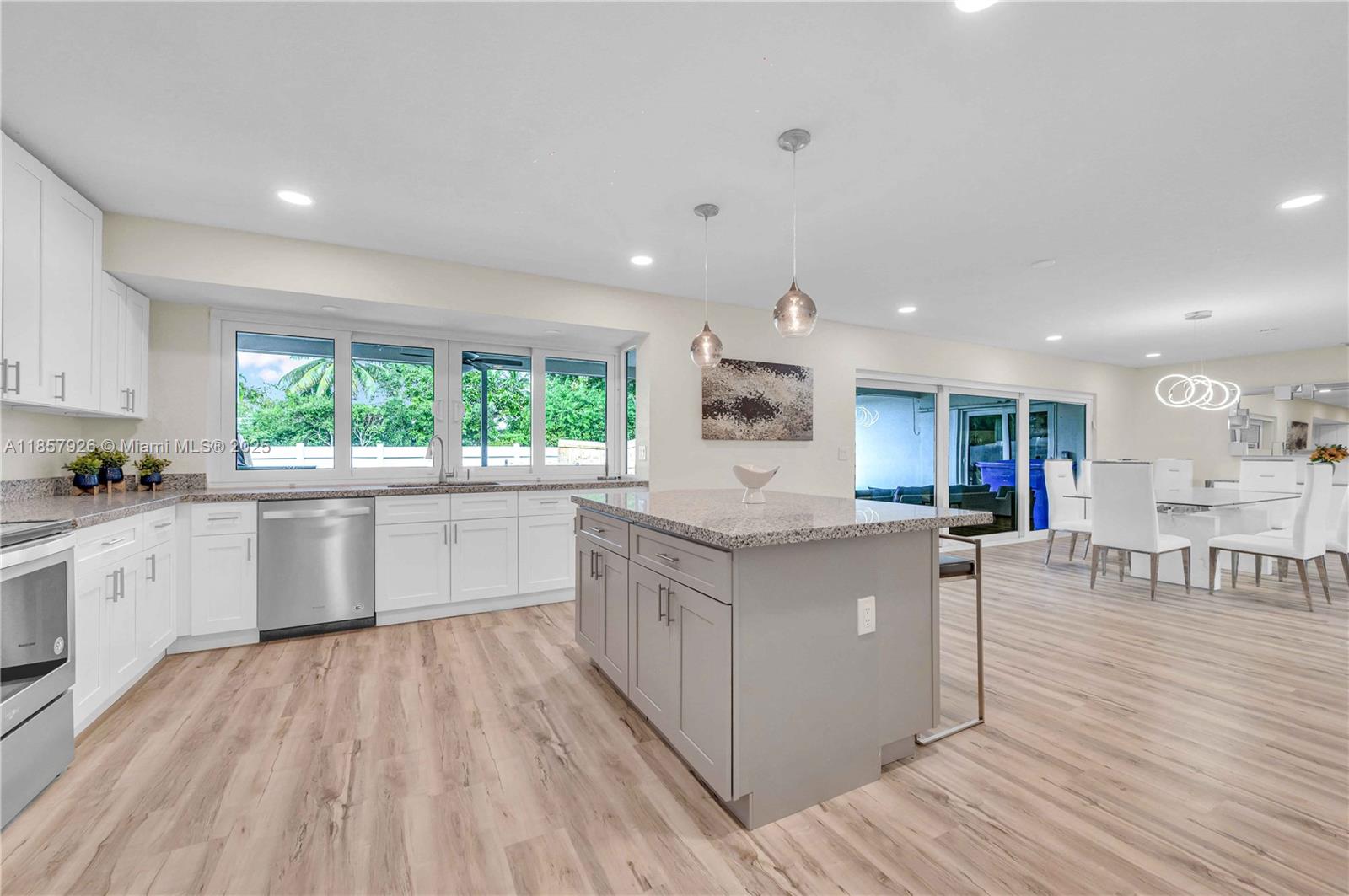 Hollywood Hills Amen Plat