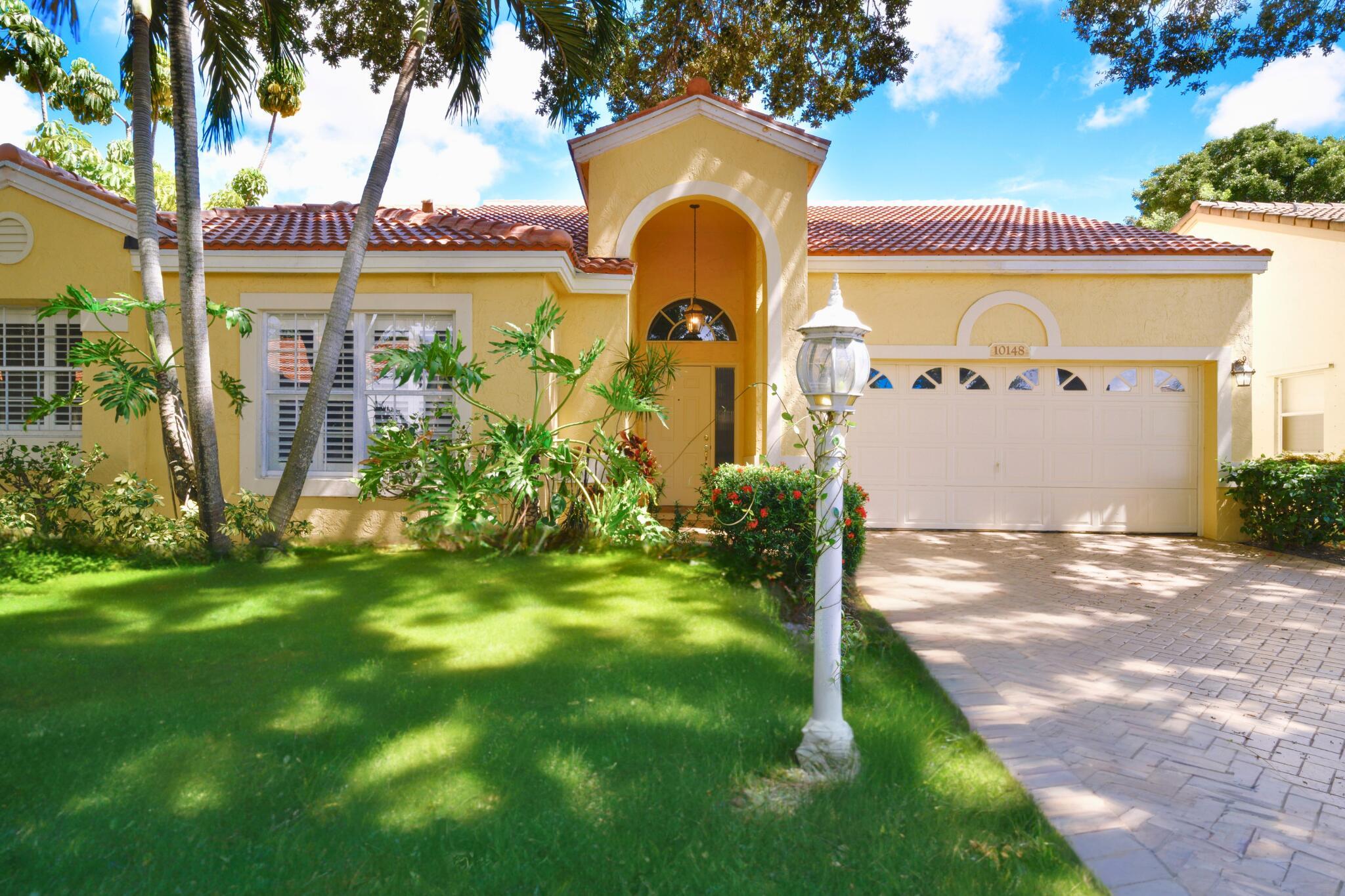 House for Sale in Palm Beach Gardens, FL