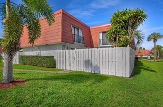 Homes for sale in Boynton Beach, FL | 1425 Oxford Lane, Boynton Beach, FL 33426 | MLS# R11115914