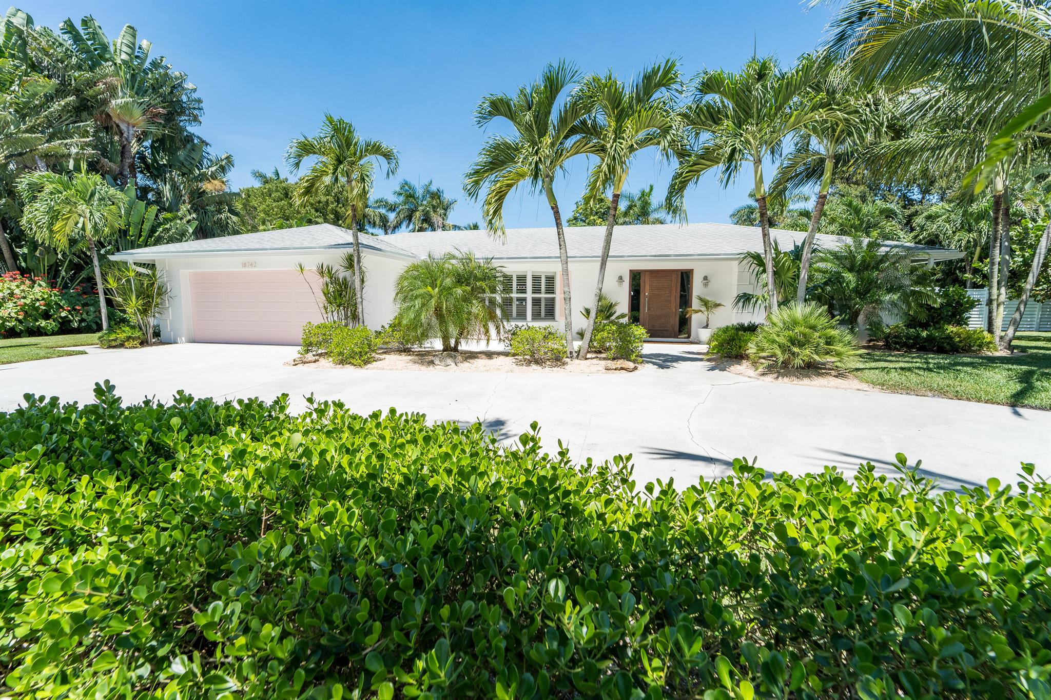 18742 Rio Vista Drive Tequesta FL 33469 | R11115947