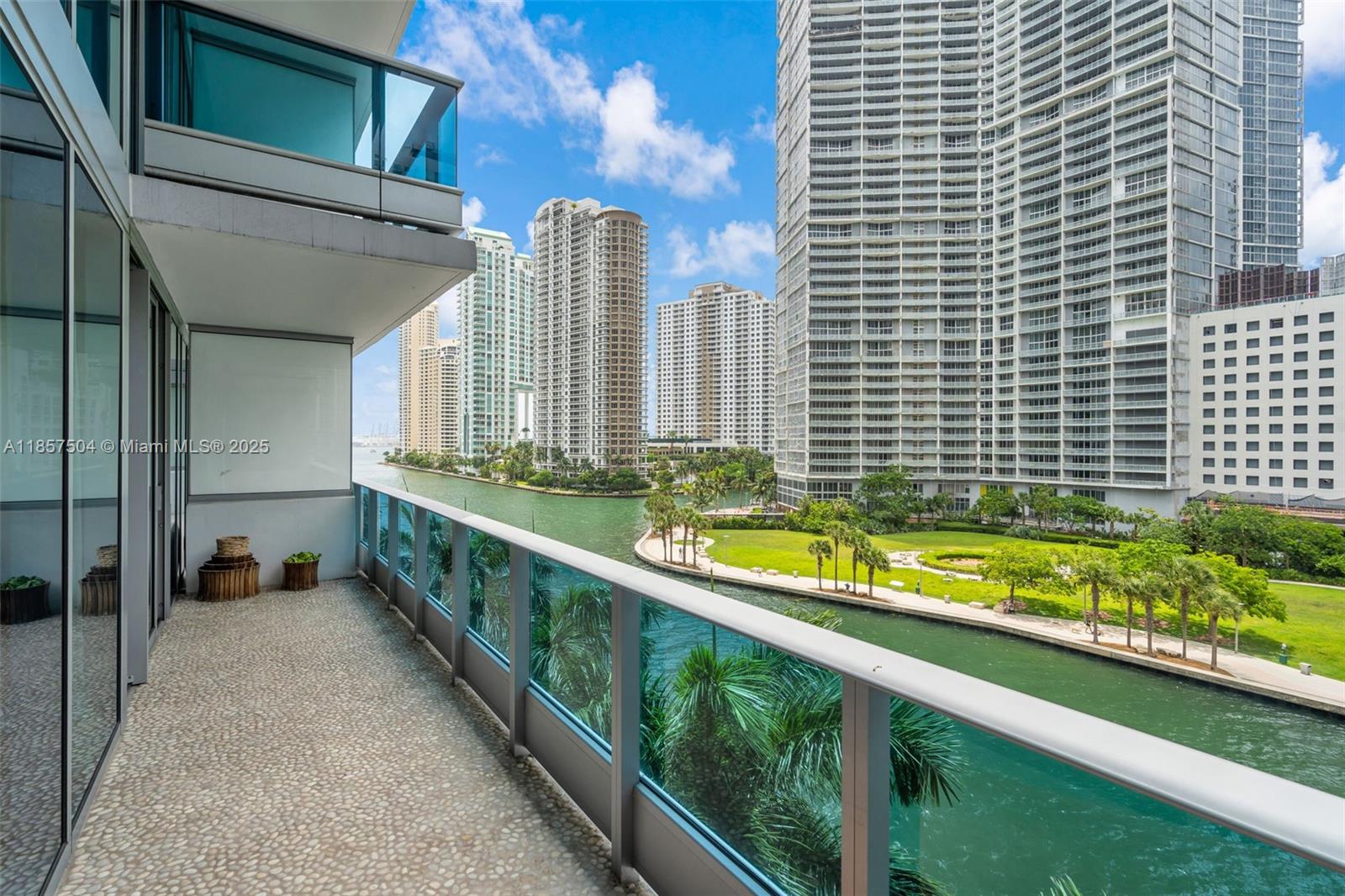 Apartamento à Venda em Miami, FL