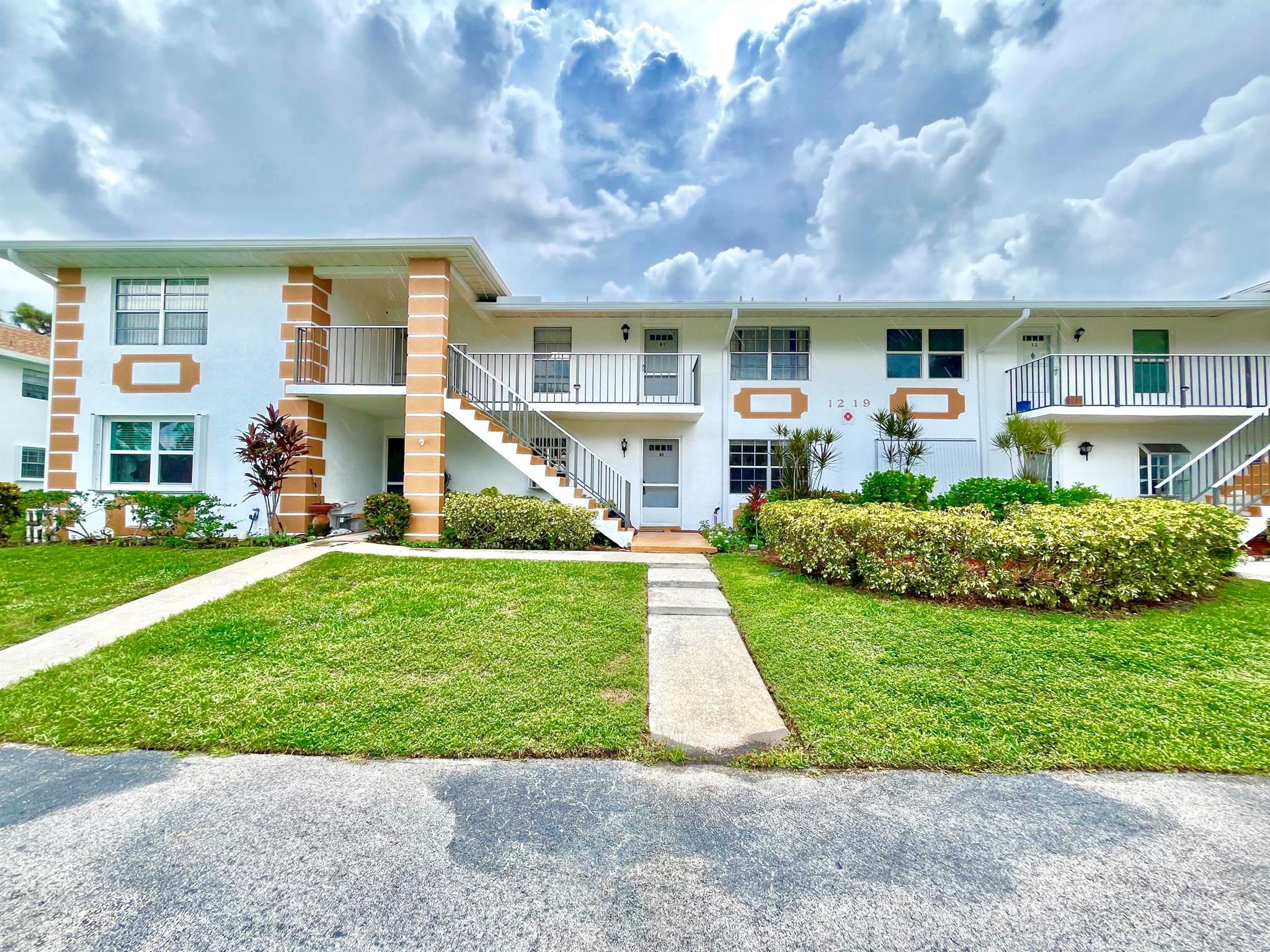 Homes for sale in Fort Pierce, FL | 1219 S Lakes End Dr #B1, Fort Pierce, FL 34982 | MLS# R11115997